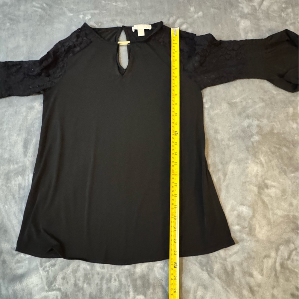 Michael Kors Black Bell Sleeve Blouse
#1277 - Picture 5 of 8